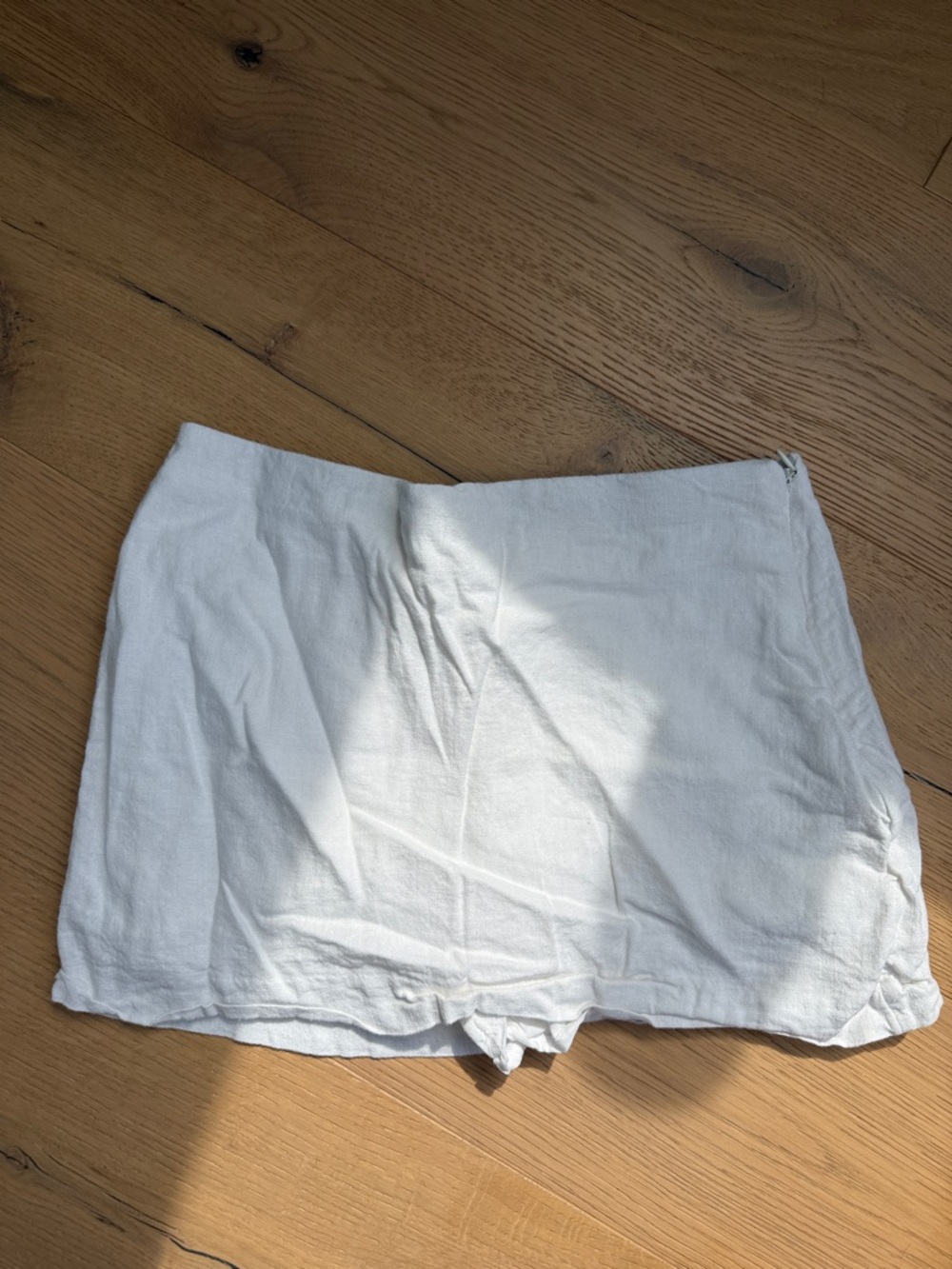 The A&F Scarlett Mini Skort Mid Rise White Linen